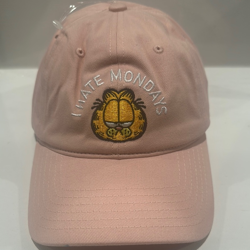 NWOT Garfield Women’s “I Hate Mondays” light Pink adjustable back cap.